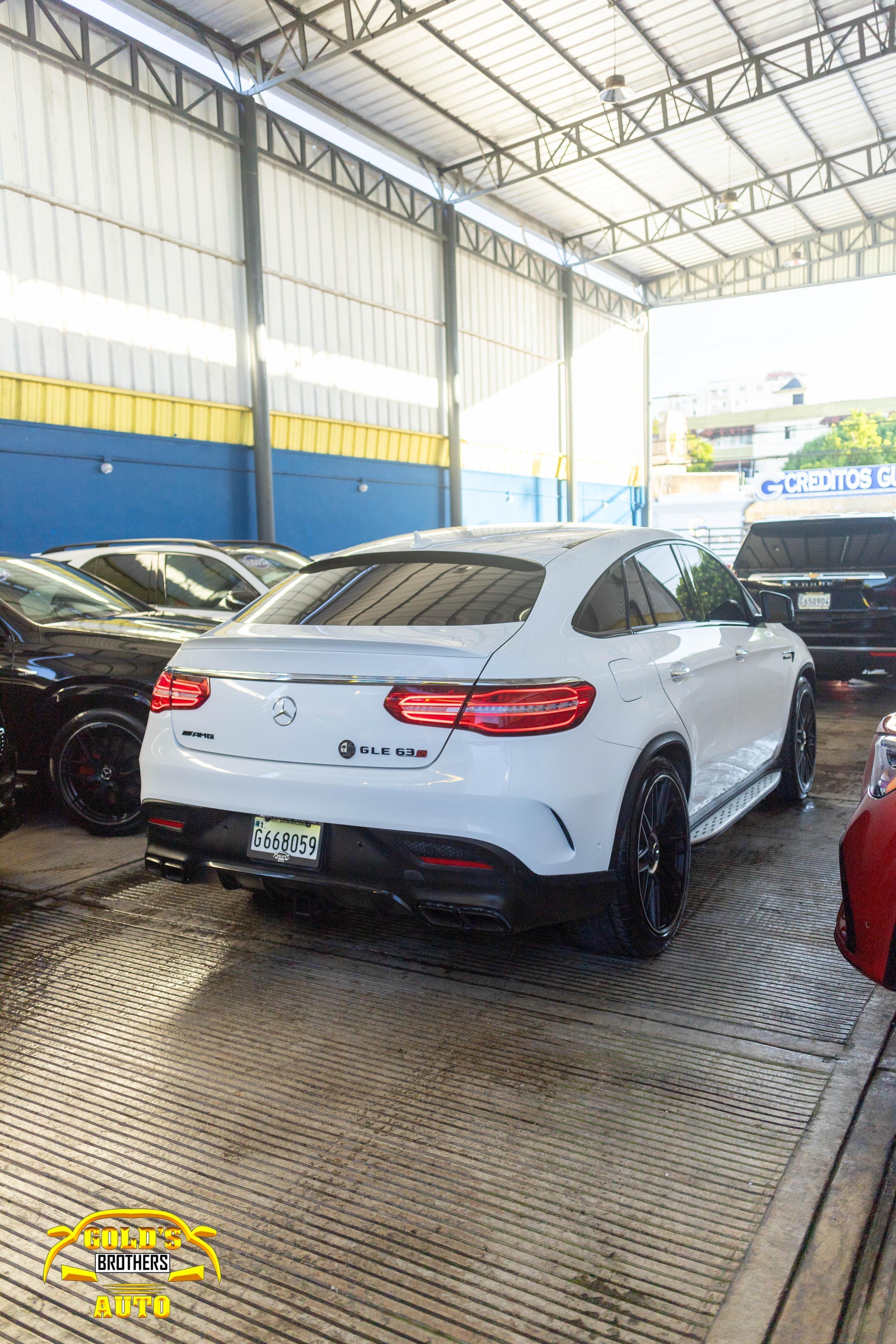 jeepetas y camionetas - Mercedes Benz GLE 63s AMG Coupe 2017 Clean Carfax 4