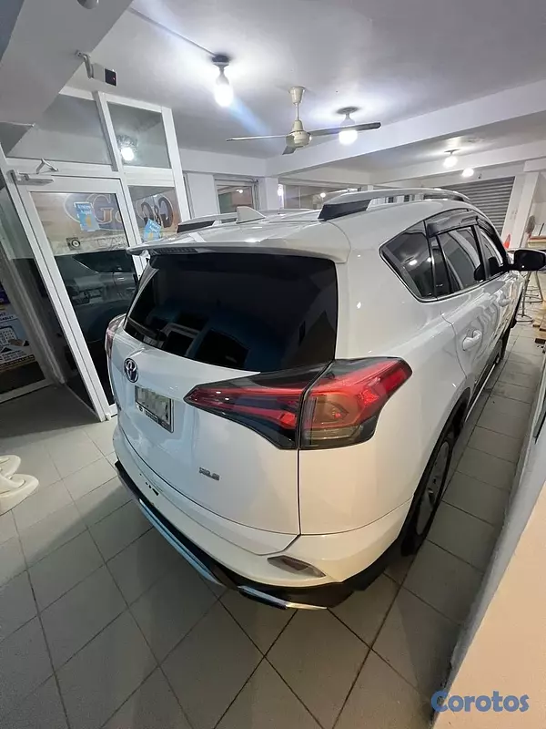 jeepetas y camionetas - Toyota RAV4 XLE 2016
 4