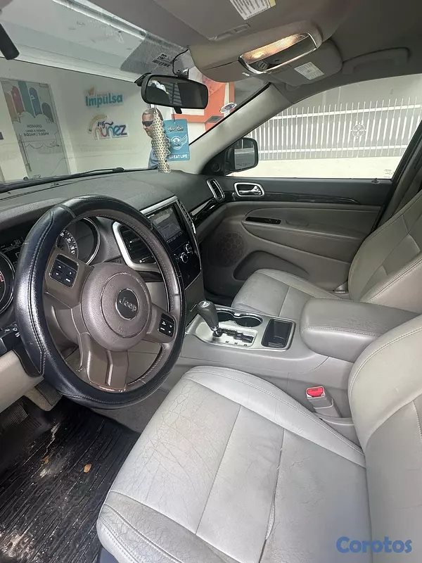 jeepetas y camionetas - Jeep Grand Cherokee Laredo en excelente estado 3