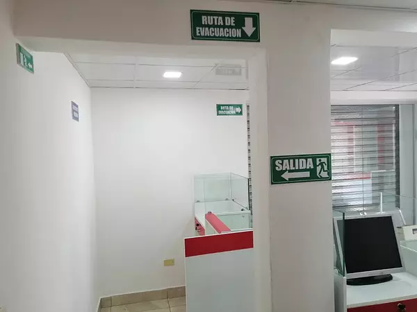 oficinas y locales comerciales - Local con farmacia aprobada 3