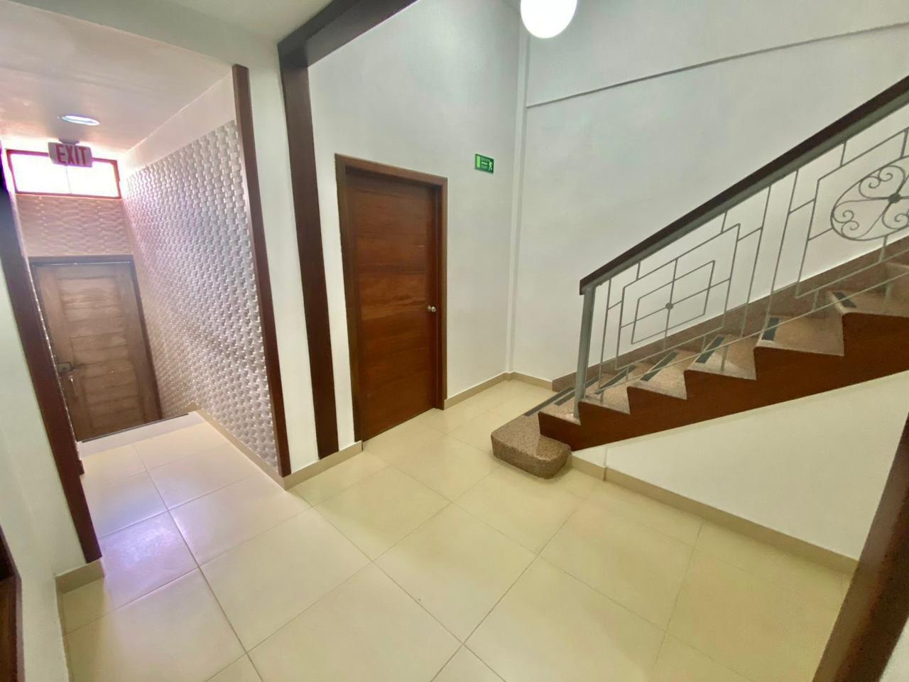 oficinas y locales comerciales - Vendo edificio Gazcue dos niveles 12 oficina 11 baños baños comunes sótano  7