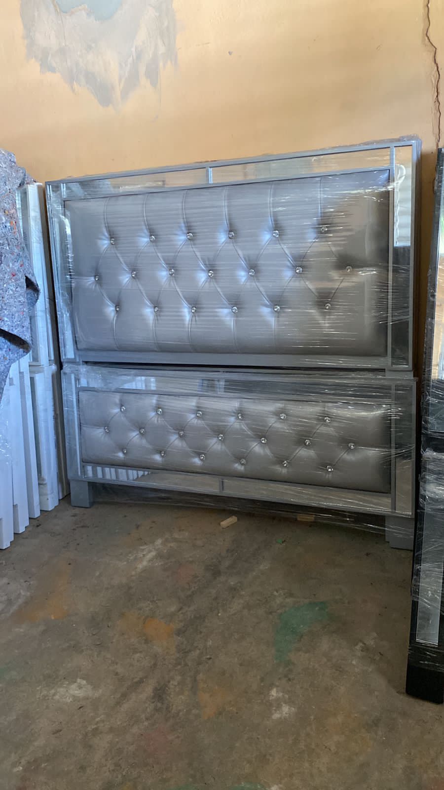 muebles y colchones - Cama tapizada moderna  3