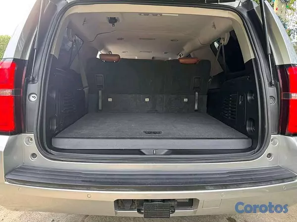 jeepetas y camionetas - chevolet suburban 2018  9