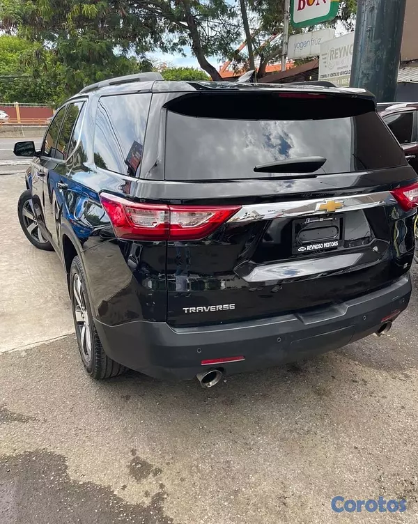 jeepetas y camionetas - CHEVROLET TRAVERSE LT 2019 3