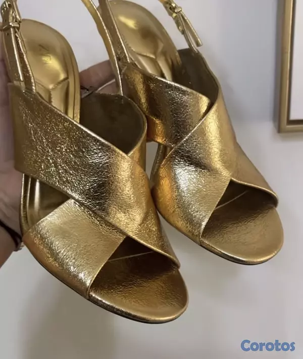 zapatos para mujer - Zapatillas Zara nuevas doradas 2
