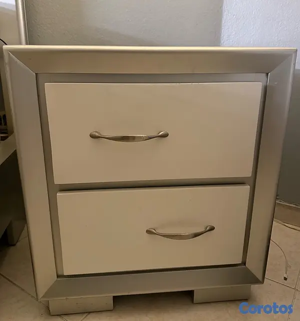 muebles y colchones - Vendo juego de mesitas de noche en caoba  5