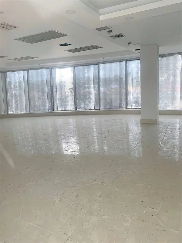 oficinas y locales comerciales - Local amplio en Naco abierto 3