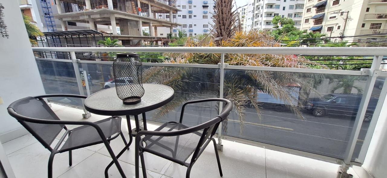 apartamentos - Vendo  o al amueblado Naco una hab balcón parqueo  8
