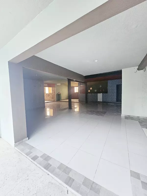 oficinas y locales comerciales - Local céntrico Renacimiento 5
