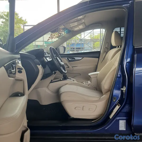 jeepetas y camionetas - Nissan Rogue S 2020 Impecable 12