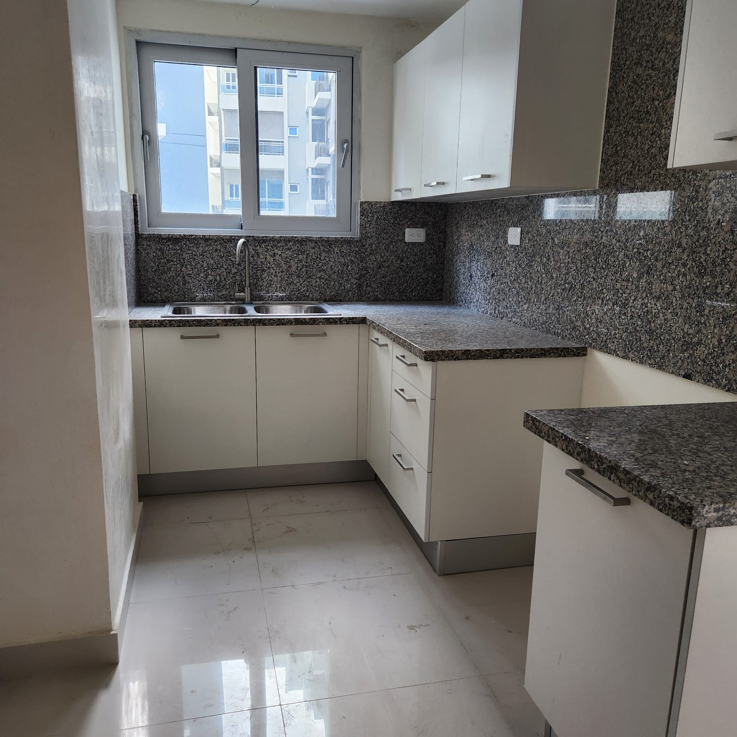 apartamentos - En Naco alquiler Línea Blanca Nuevooo! 3