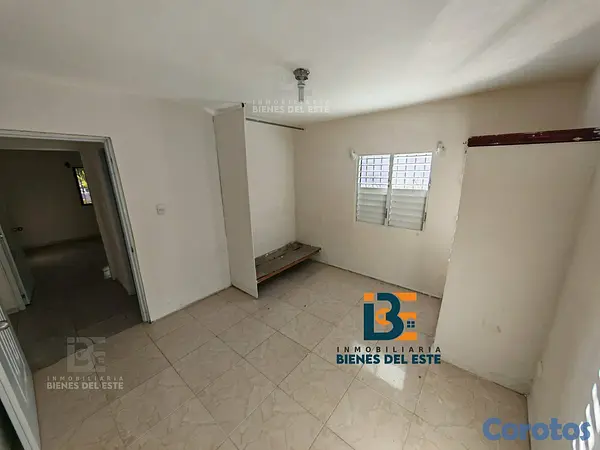 casas - Se Vende Casa de Tres Habitaciones en el Juan Pabl 8