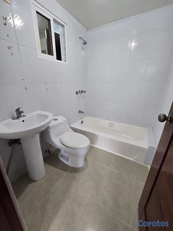 apartamentos - Oportunidad en Evaristo Morales de 3 habitaciones 2.5 baños  2 parqueo ascensor  10