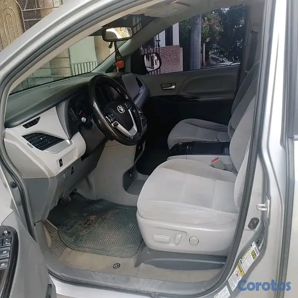 otros vehiculos - Toyota sienna 2017 4x4  8