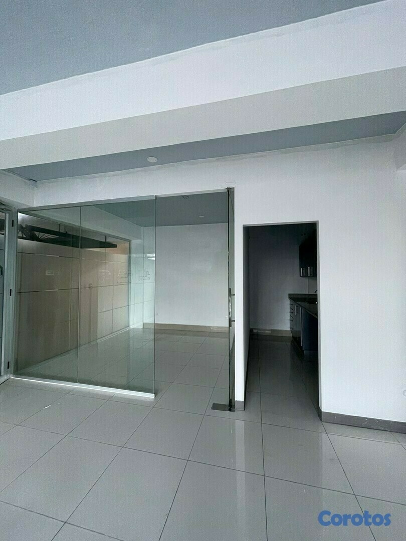 oficinas y locales comerciales - Alquilo Local En Los Prados Con Excelente Ubicación CÓDIGO: PD09

 5