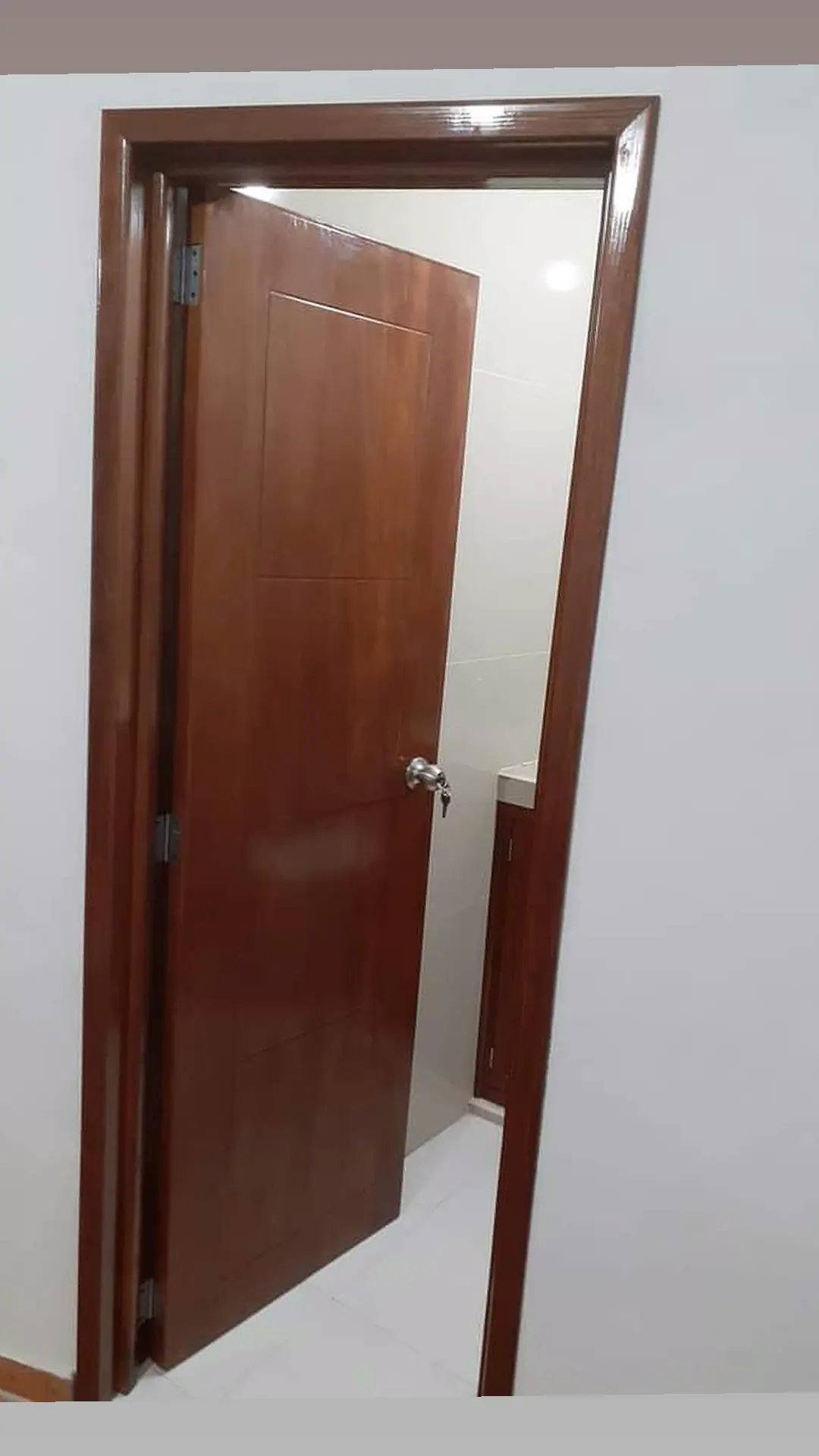 muebles y colchones - Puertas en madera de caoba y roble  1