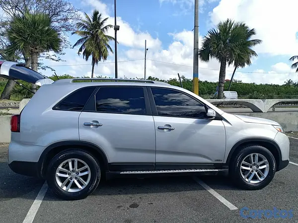 jeepetas y camionetas - KIA SORENTO LX LIGERAMENTE NEGOCIABLEContacto.Yvette Reyes  20