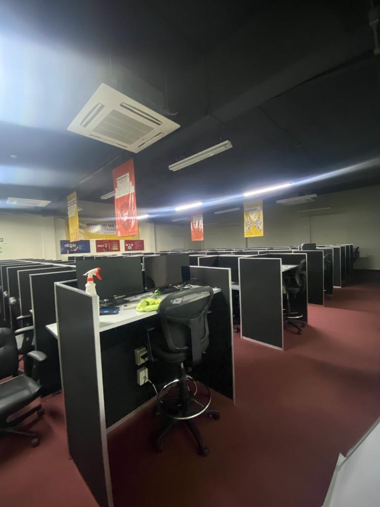 oficinas y locales comerciales - Local de oficinas  ideal para call center en El Millon, Av 27 de febrero. 9