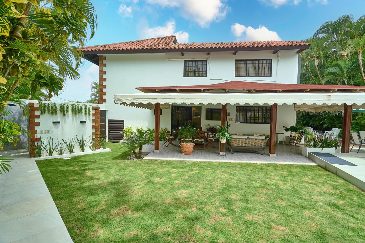 casas -  Casa en Cuesta Hermosa 3 con 4 parqueos  5