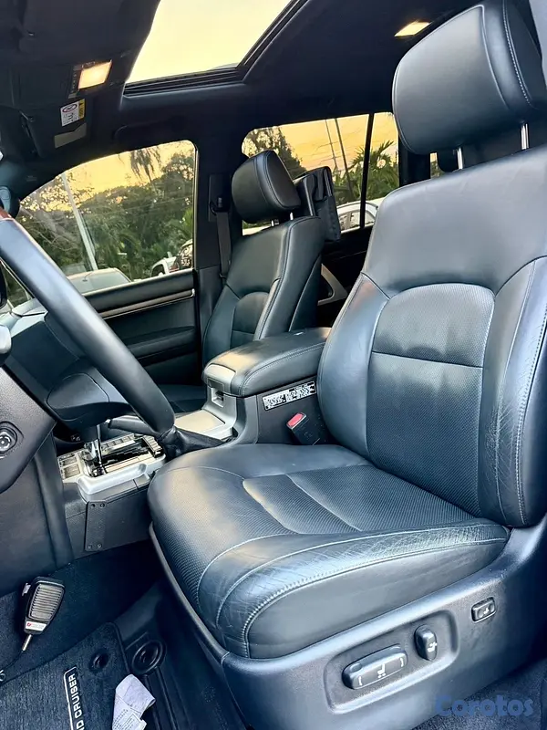 jeepetas y camionetas - Toyota Land cruiser vxr 2017 8