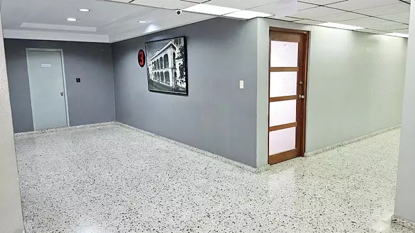 oficinas y locales comerciales - Local céntrico en la Esperilla 5