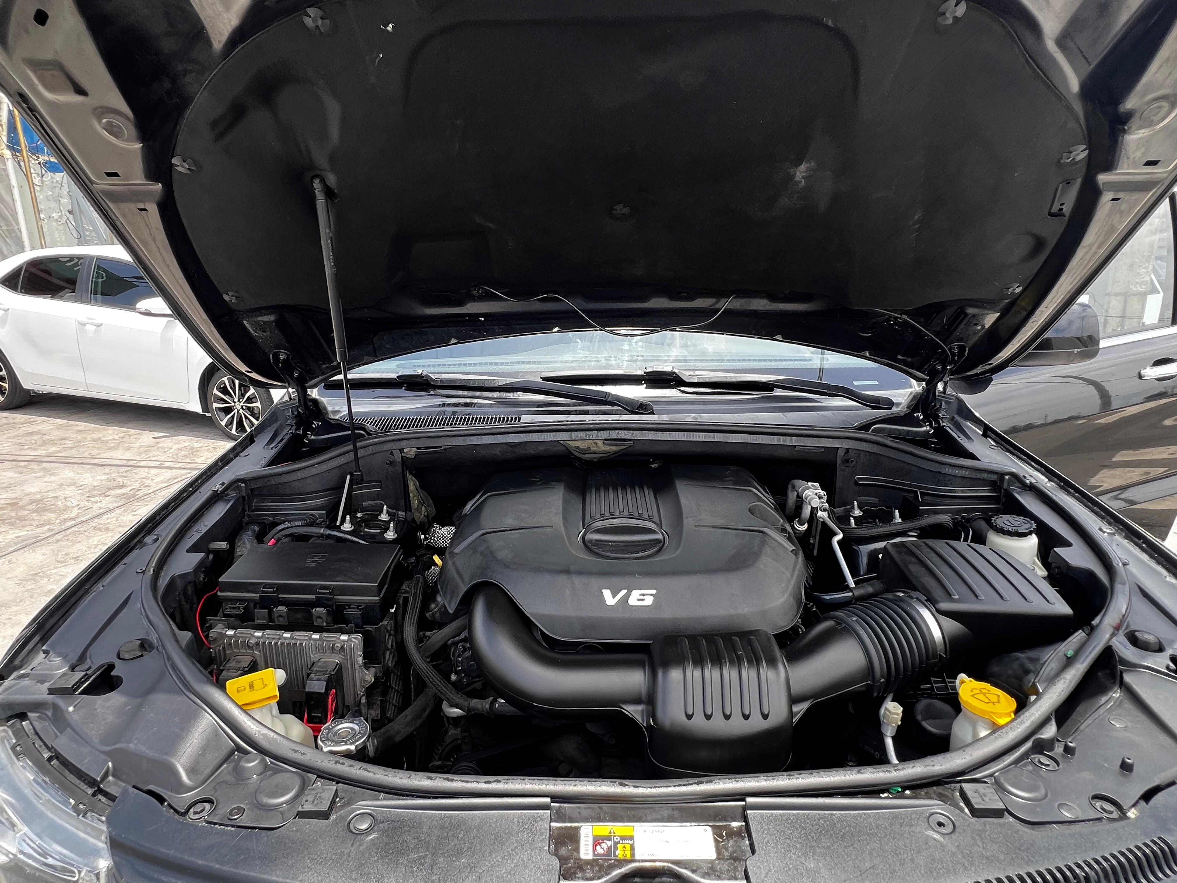jeepetas y camionetas - Jeep Grand Cherokee Laredo 4x4 2