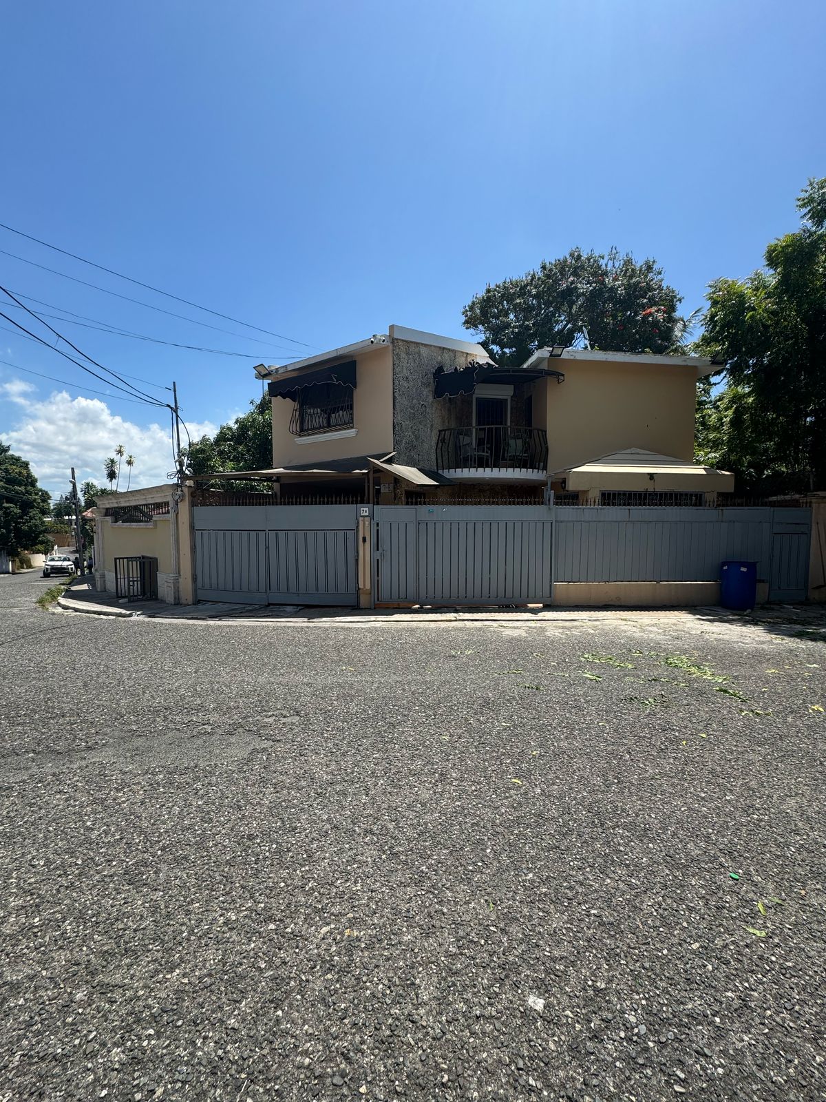 casas - Casa En Estratégica Esquina de Viejo Arroyo Hondo