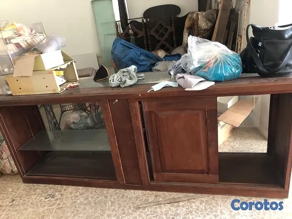 muebles y colchones - VENDO VITRINAS DE EXHIBICIÓN DE CAOBA 3