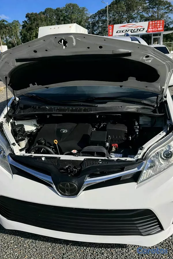 jeepetas y camionetas - TOYOTA SIENNA HANDICAP CLEAN CAR FAX 10