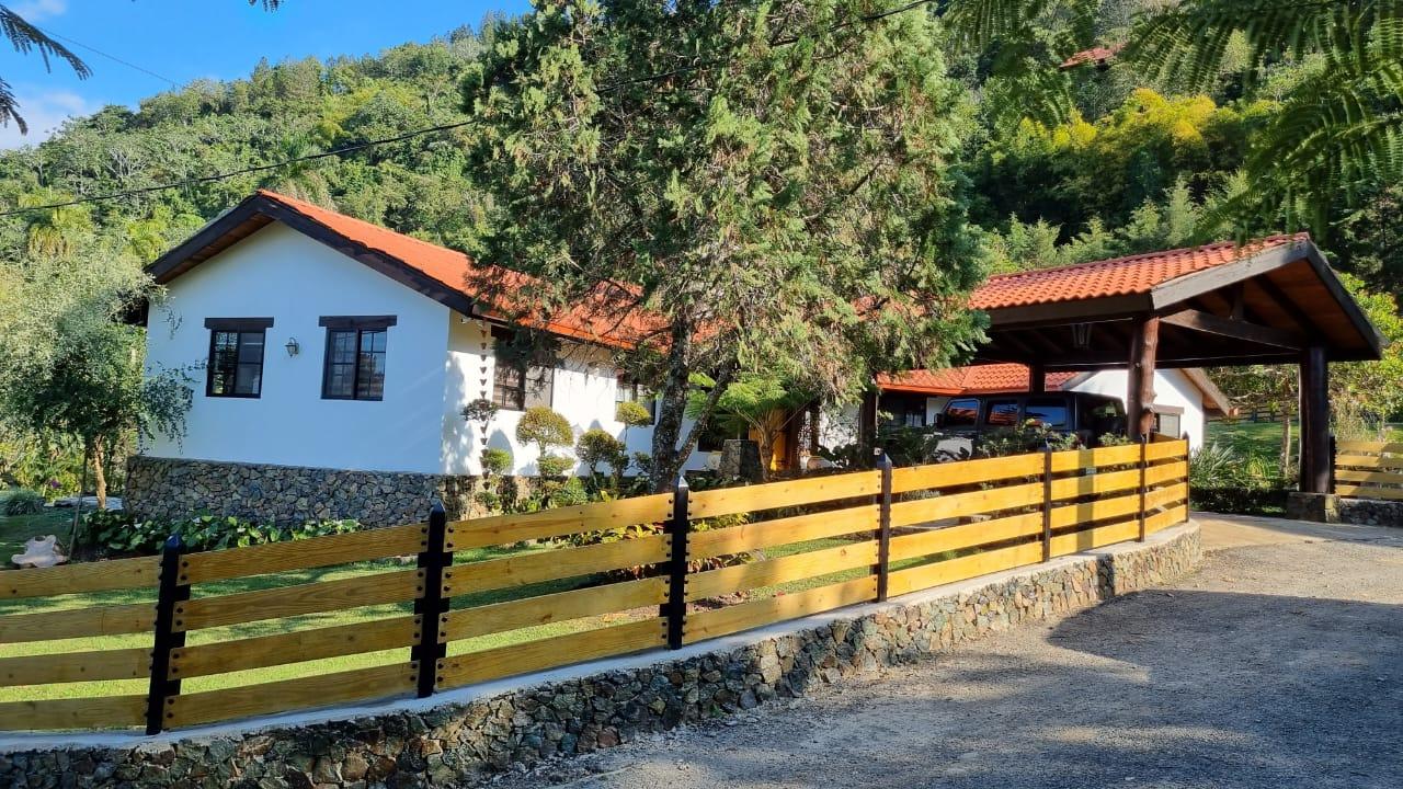 casas vacacionales y villas - Villa en Venta en Jarabacoa, Tu Refugio de Montaña 3