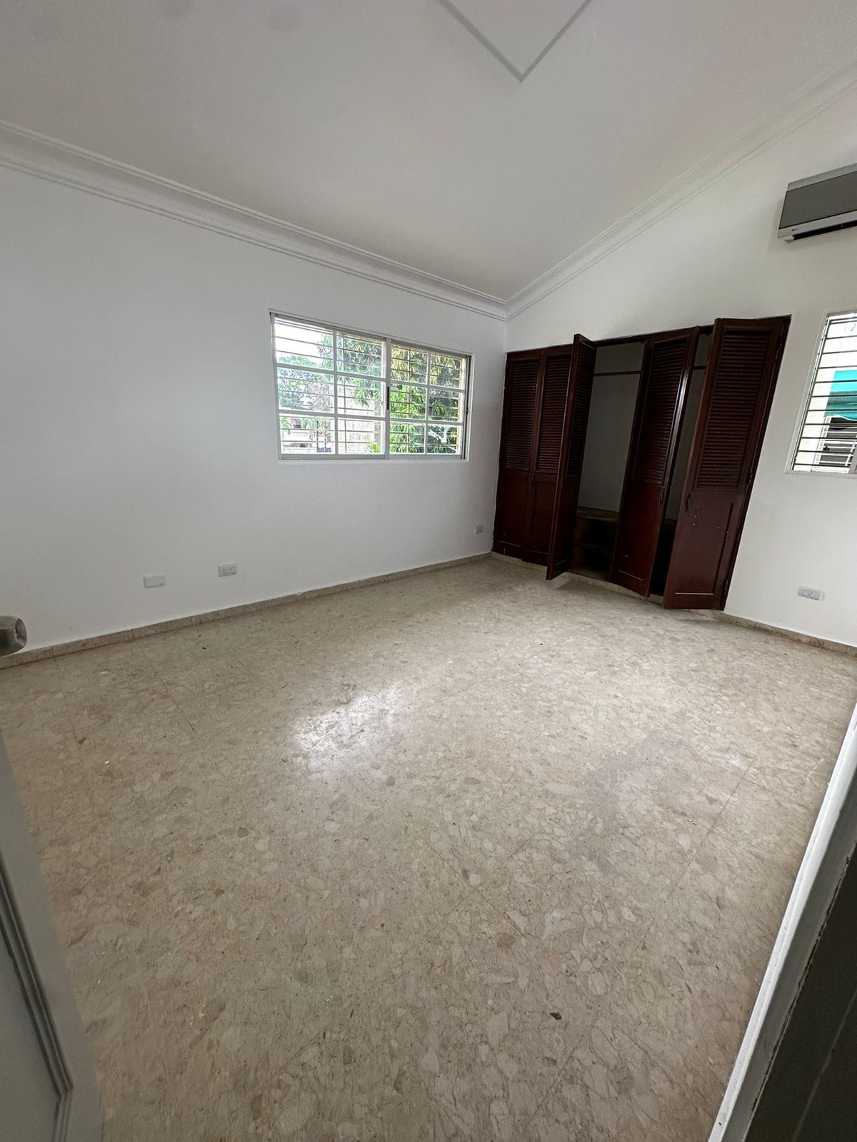 casas - Se Alquila Casa – La Castellana 8