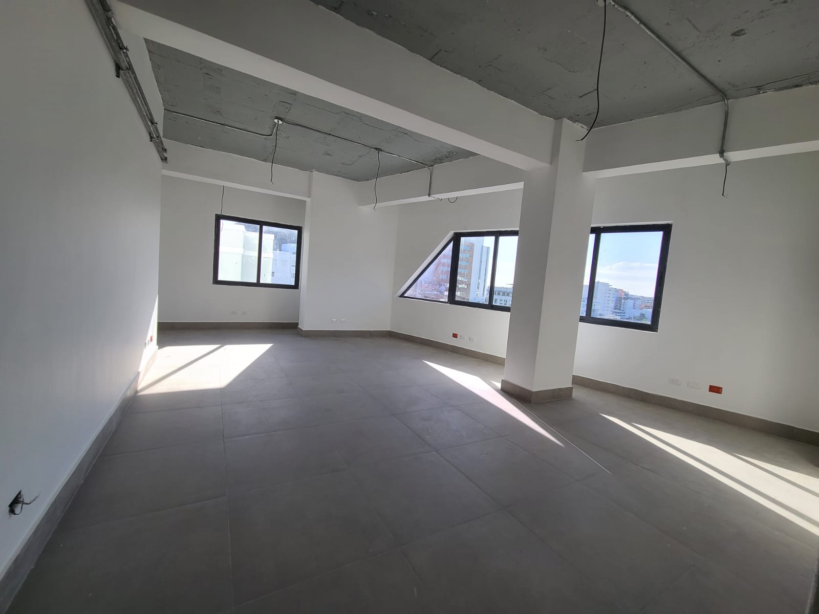 oficinas y locales comerciales - ALQUILO Local En Evaristo Morales 0