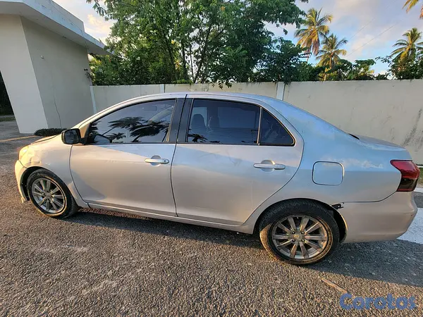 carros - Toyota Yaris 2010 3