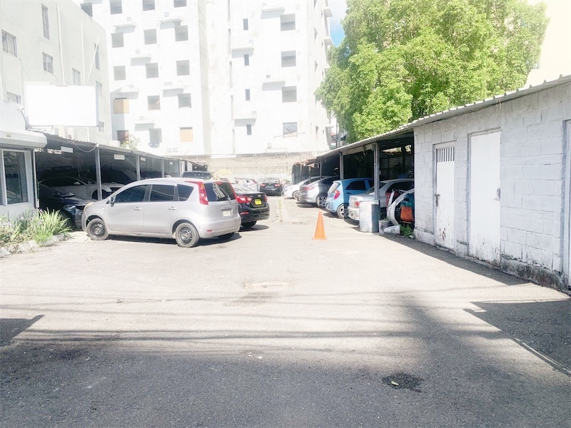 oficinas y locales comerciales - Local en el Quisqueya 800m 1
