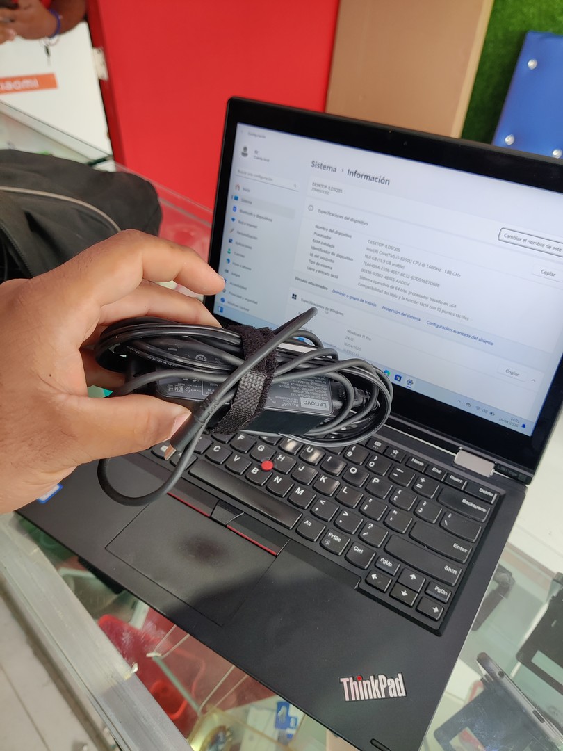 computadoras y laptops - Lenovo thinkpad yoga L380 i5 de 8va generación 
 0