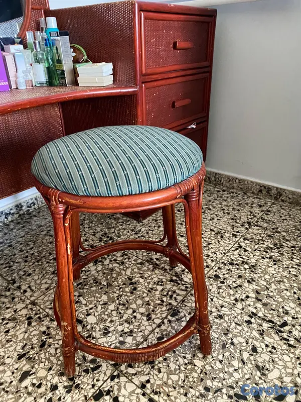 muebles y colchones - Coqueta con taburete y mesa de noche. 5