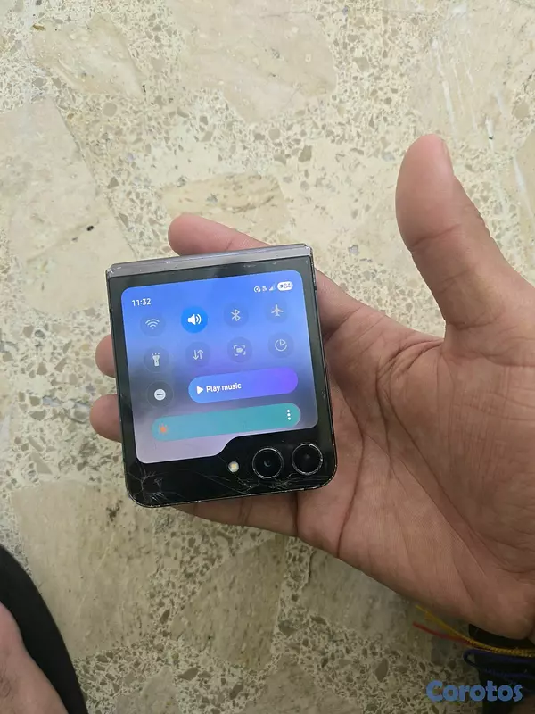 celulares y tabletas - Samsung galaxy z flip 5 5