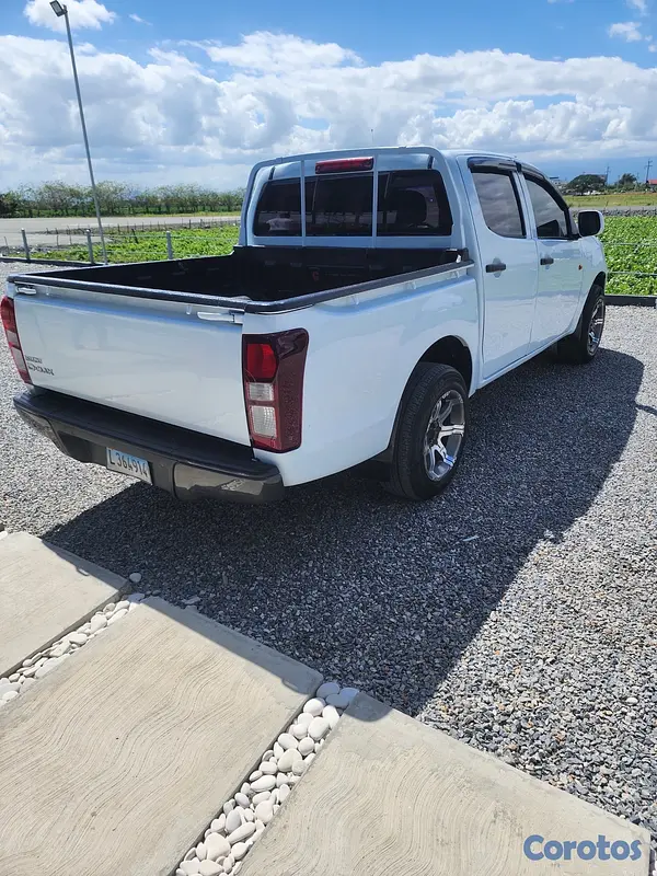 jeepetas y camionetas - 2017 Isuzu DMAX bajita 💎 5