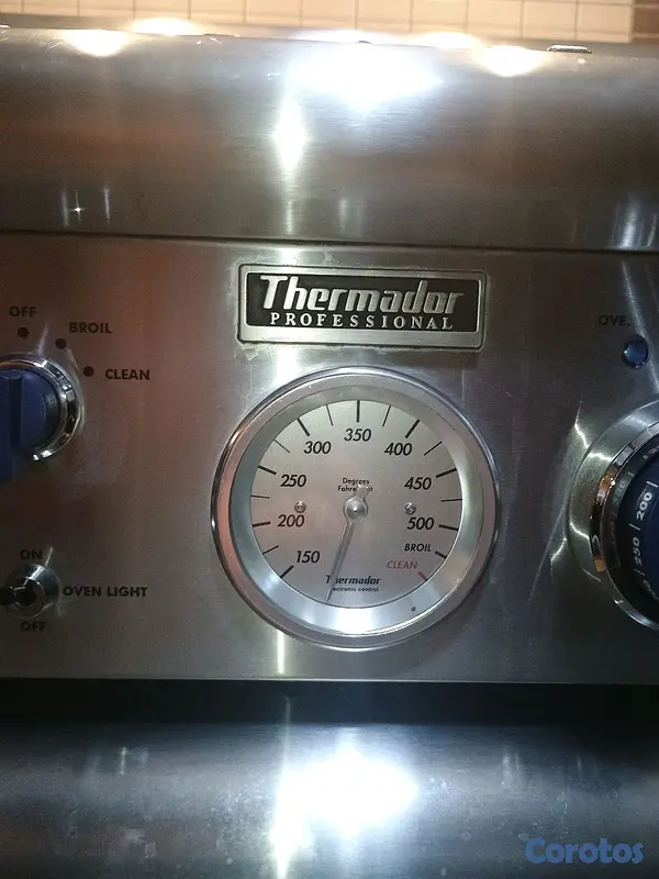 cocina - “Estufa Thermador Professional 30” modelo PG304BS/07 – con su extractor Monogran 2