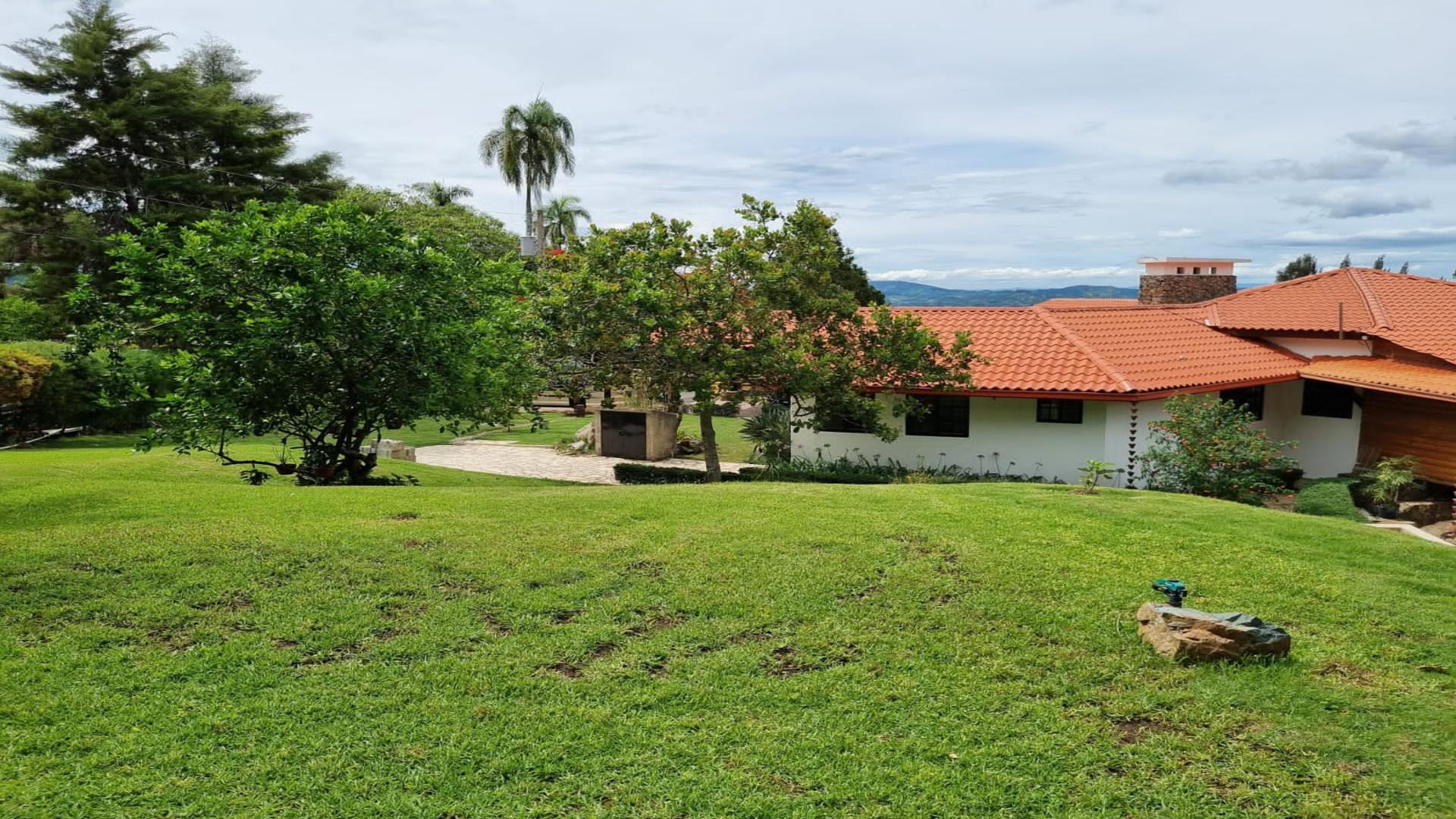 casas vacacionales y villas - Villa en Venta en Jarabacoa, Tu Refugio de Montaña 7