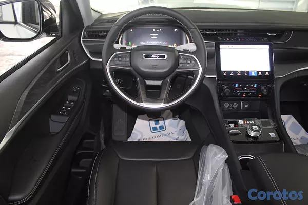 jeepetas y camionetas - Jeep Grand Cherokee Limited 4x4 2025 3
