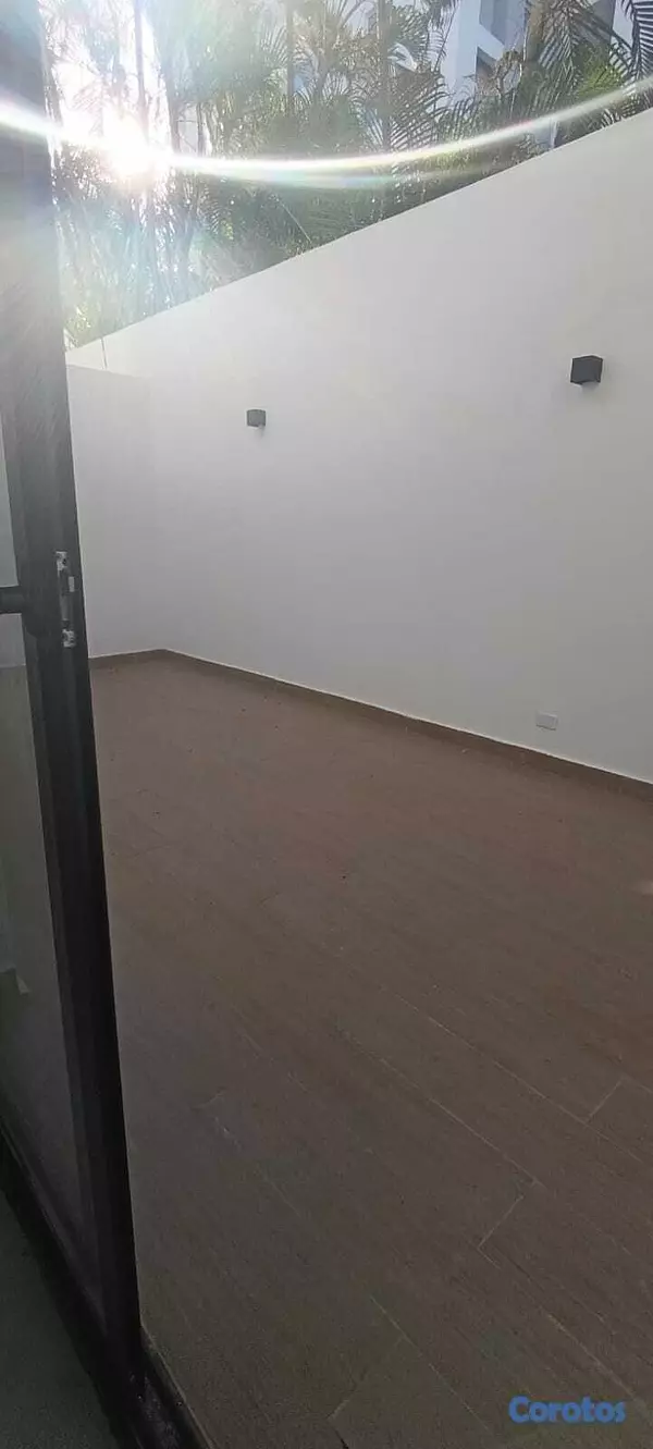 oficinas y locales comerciales - La Julia, local 112mts en primer piso con terraza  5