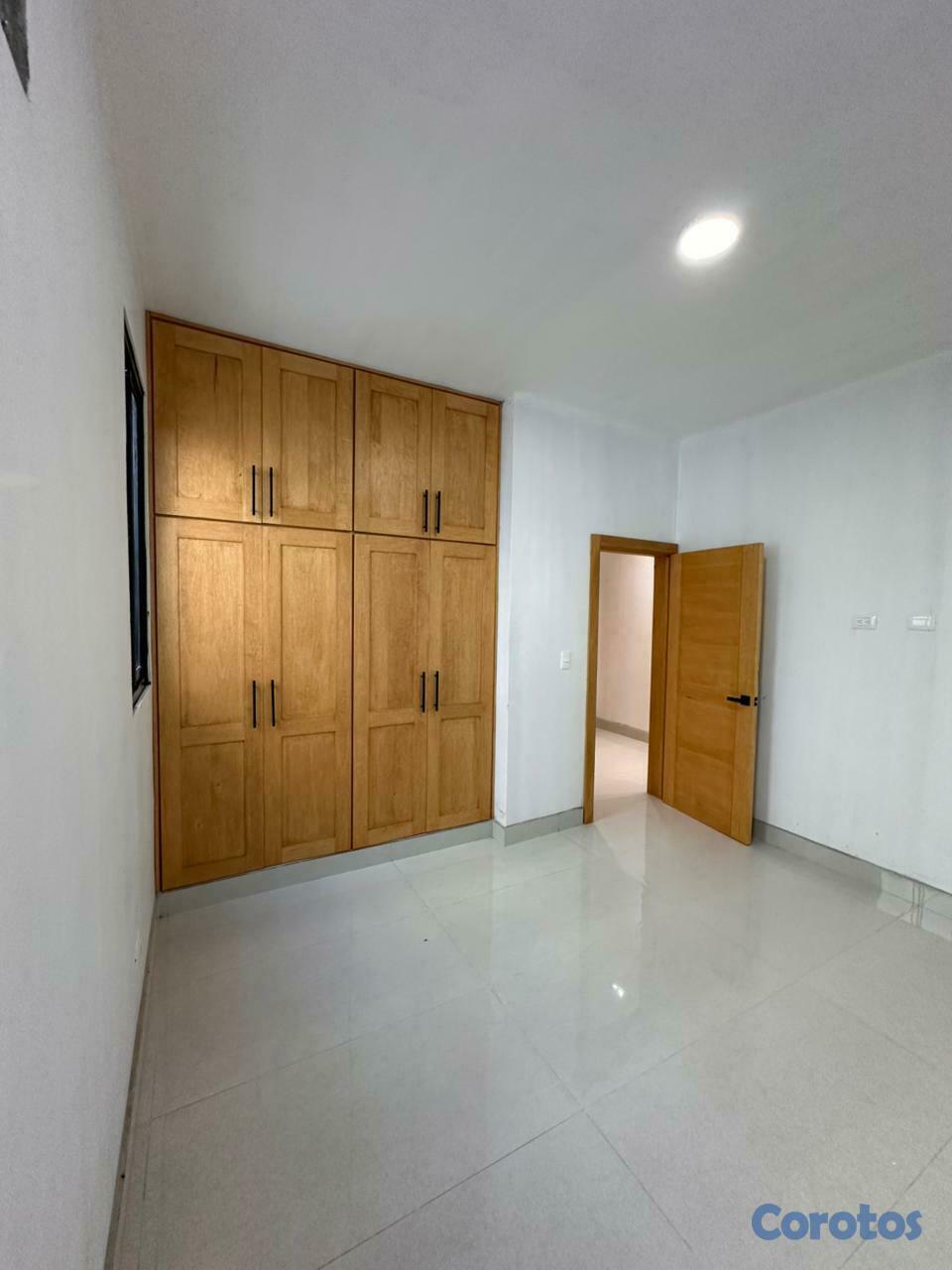 casas - Casa en venta en la Urbanizacion Don Fernando, Gur 9