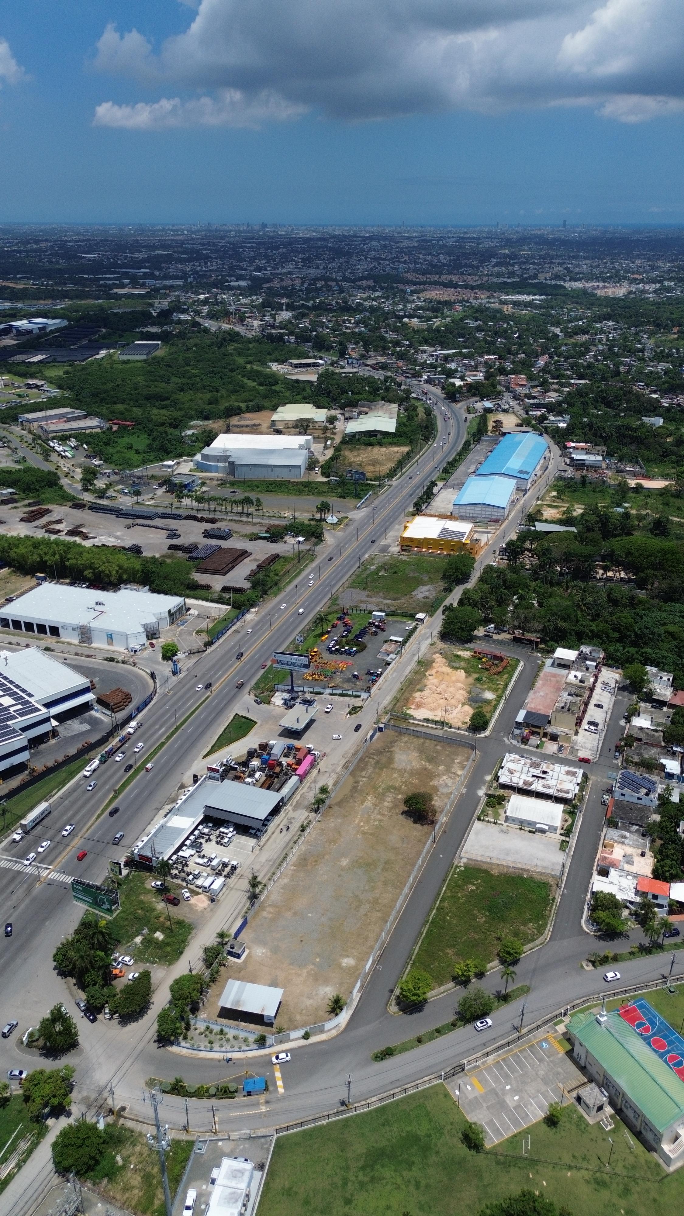 solares y terrenos - Solar en la Autopista Duarte de 5670m2 4