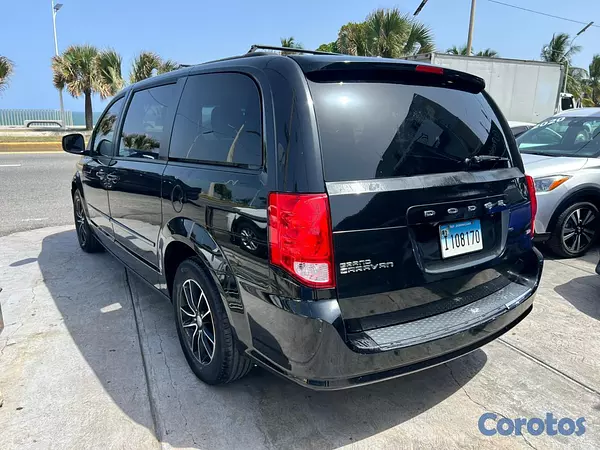 jeepetas y camionetas - Dodge Caravan GT 2017 3