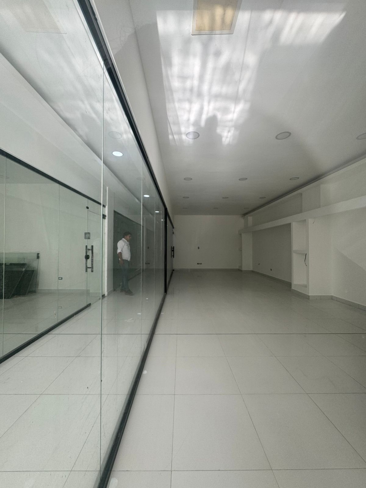 oficinas y locales comerciales - se alquila  3