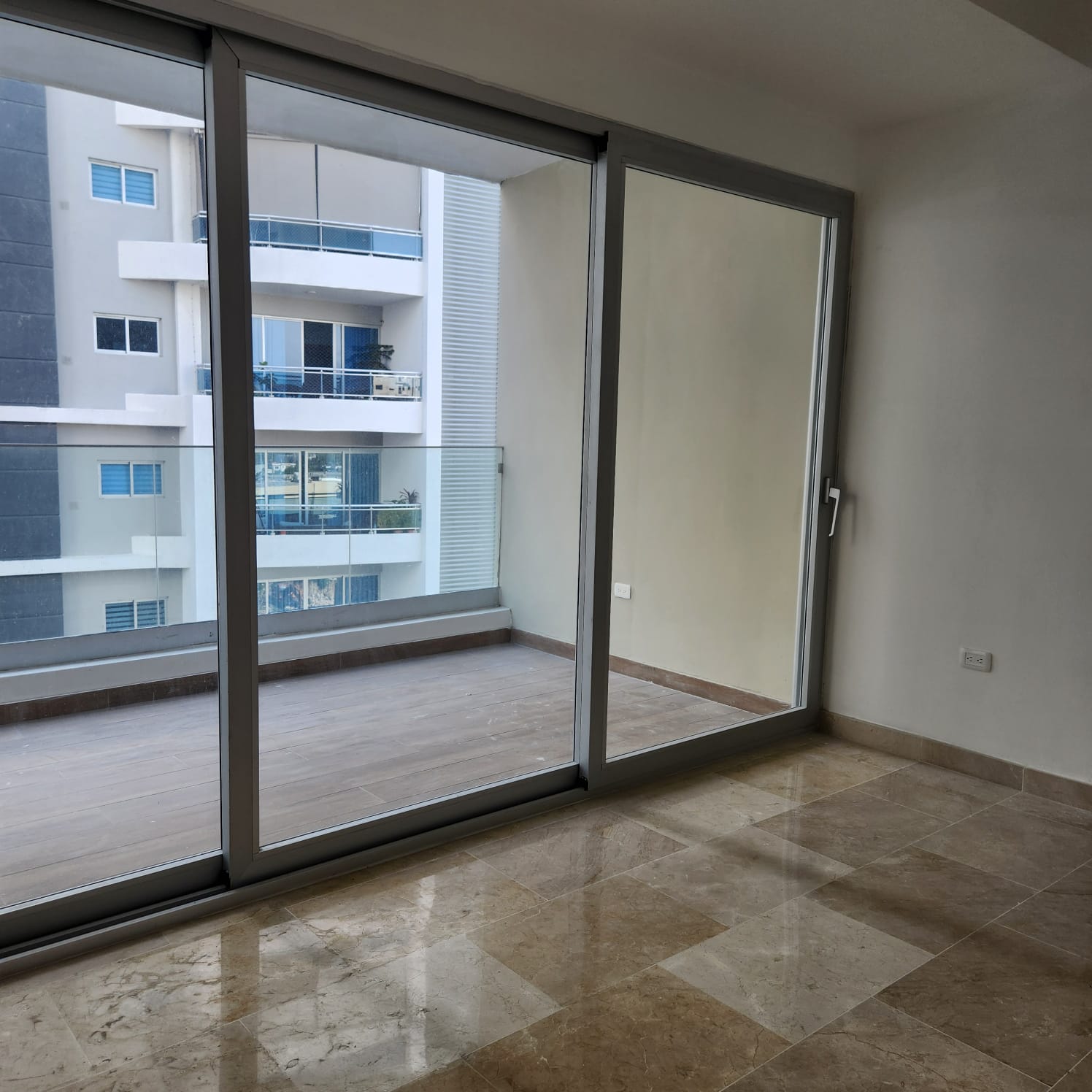apartamentos - En Naco alquiler Línea Blanca Nuevooo! 5