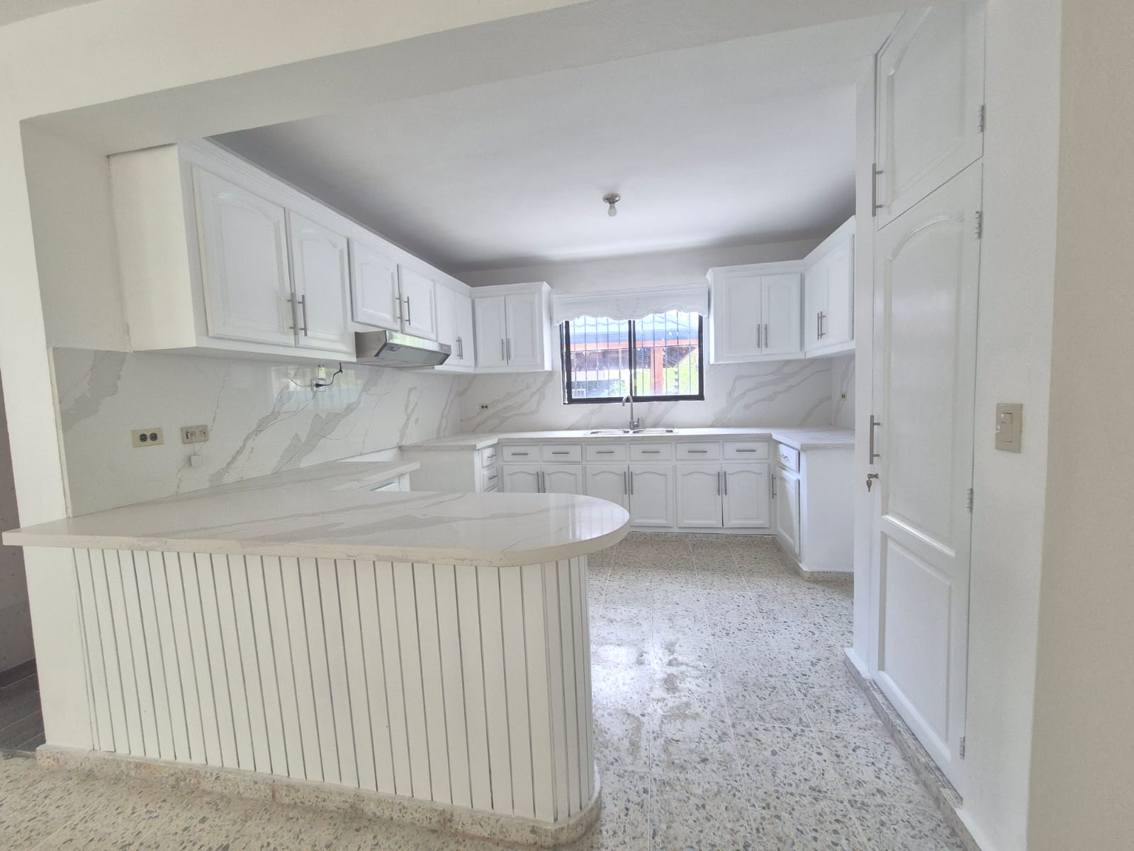 casas - Casa Amplia en Urb. Vista Linda, Santiago 3