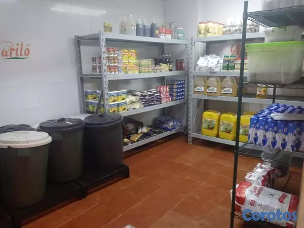 oficinas y locales comerciales - Alquiler de edificio comercial en villa consuelo  8