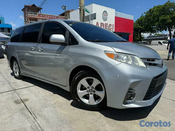 jeepetas y camionetas - Toyota Sienna 2020 8